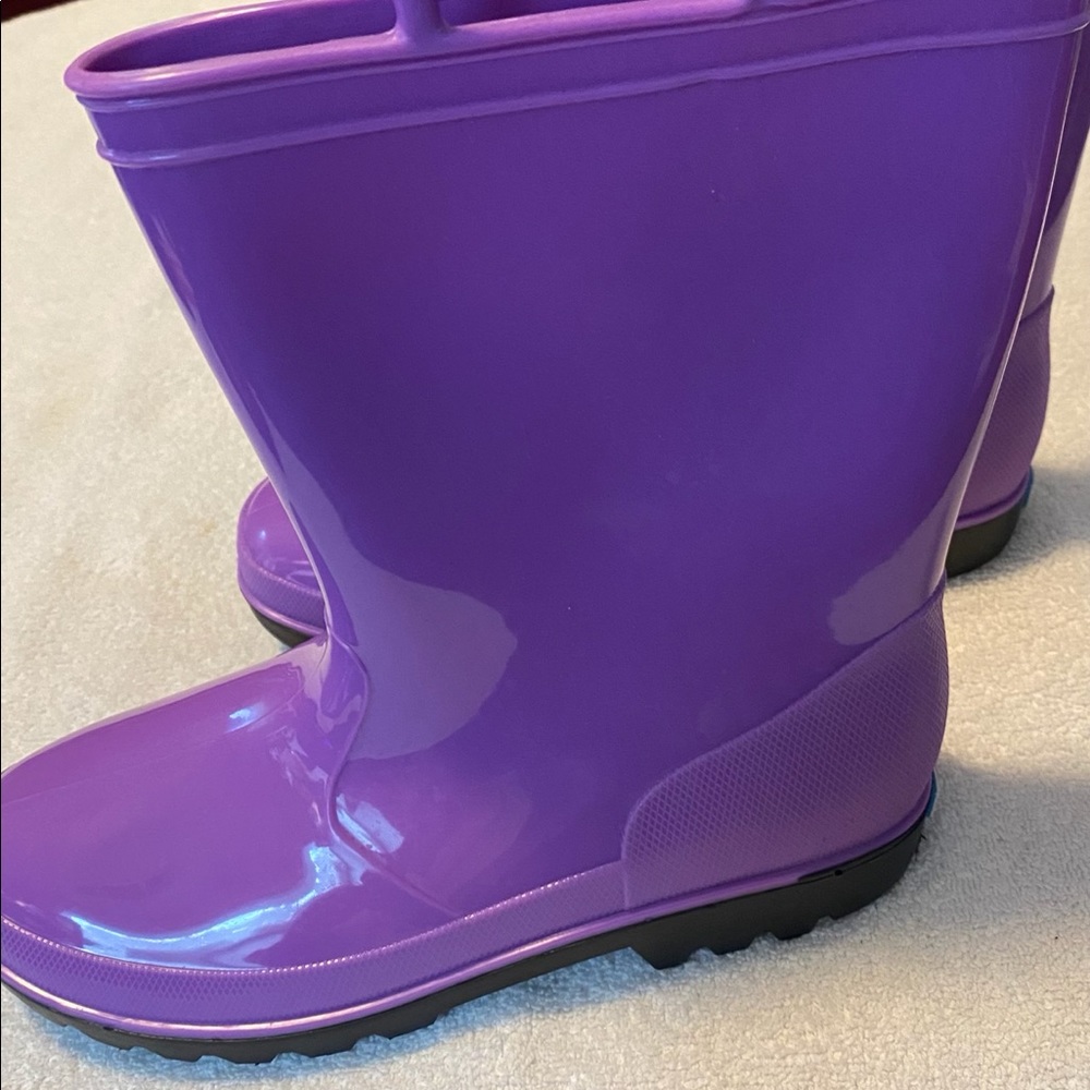 Brand New Girl’s Stylish Rain Boots By ZooGS - box 22